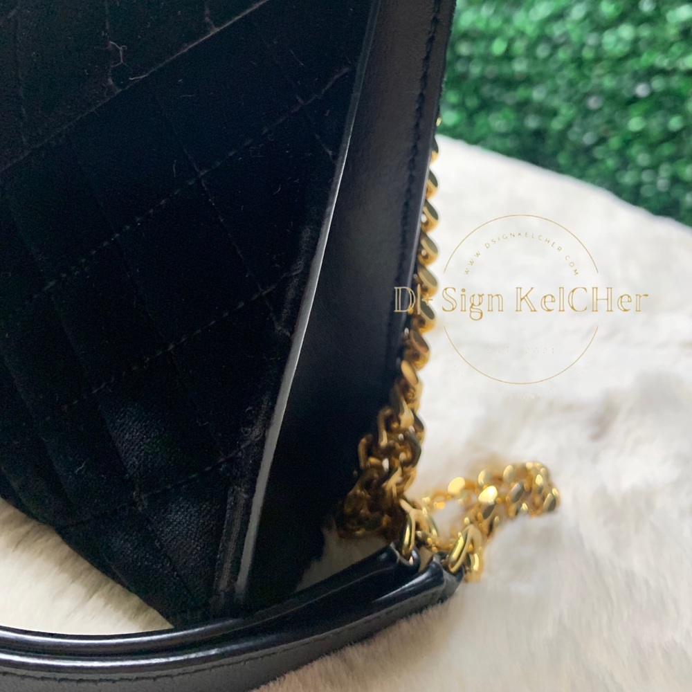Yves Saint Laurent Velvet Monogram Triquilt Envelope Bag in Black - Picture 4 of 16